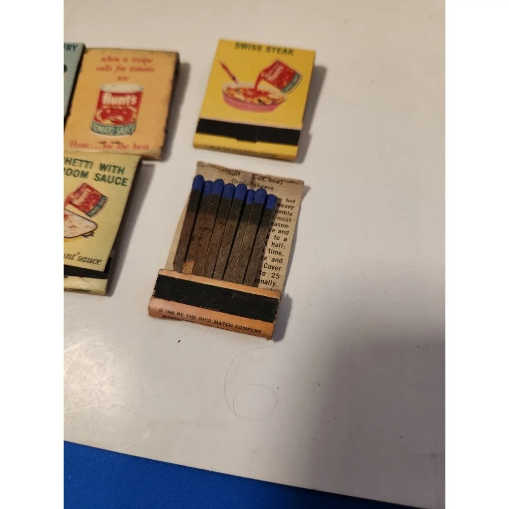 10X VINTAGE MATCHBOOK -‎ HUNTS TOMATO SAUCE - SAUCY SHORT RIBS RECIPE see pic